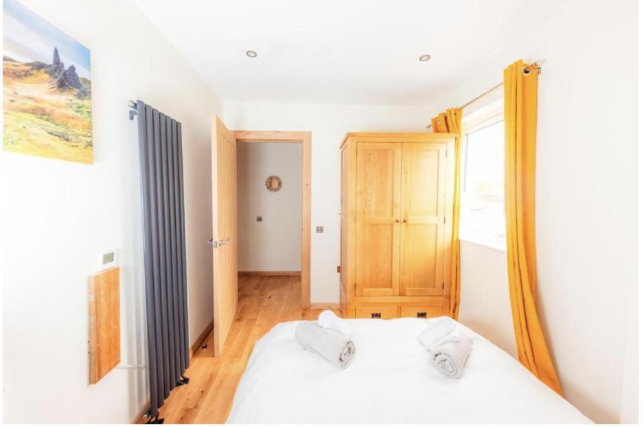 Luxury Cottage With Stunning Views Near Fairy Pools - School House 3 카보스트 외부 사진