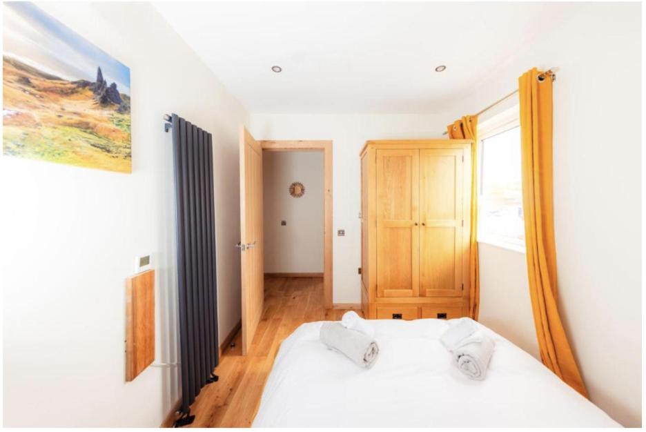Luxury Cottage With Stunning Views Near Fairy Pools - School House 3 카보스트 외부 사진
